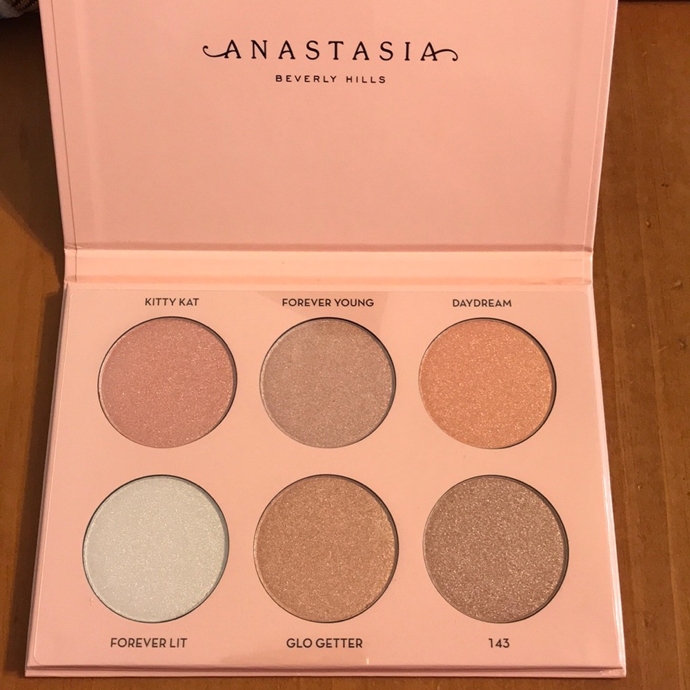 Anastasia Beverly Hills Nicole Guerriero Glow Kit